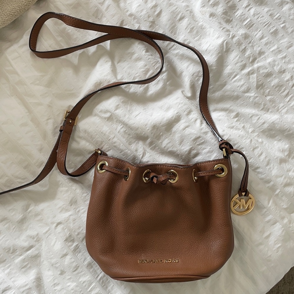 Michael Kors Crossbody Bucket Bag Leather